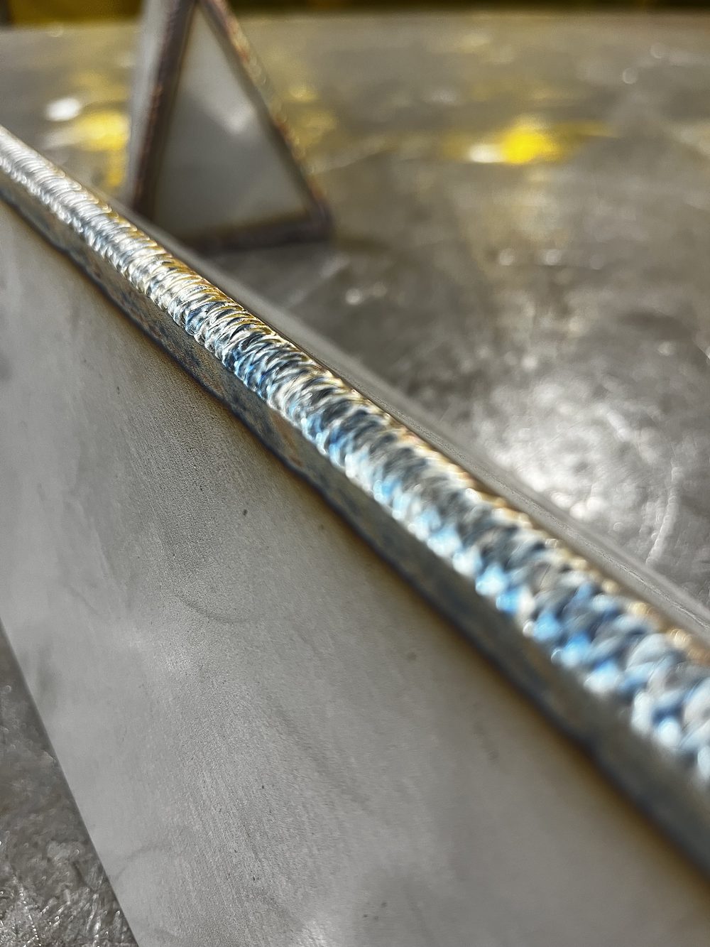 Long fillet weld along a stainless corner joint